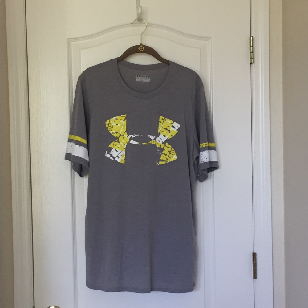 Under Armour Semi- Fitted Heat Gear Tee Shirt XL